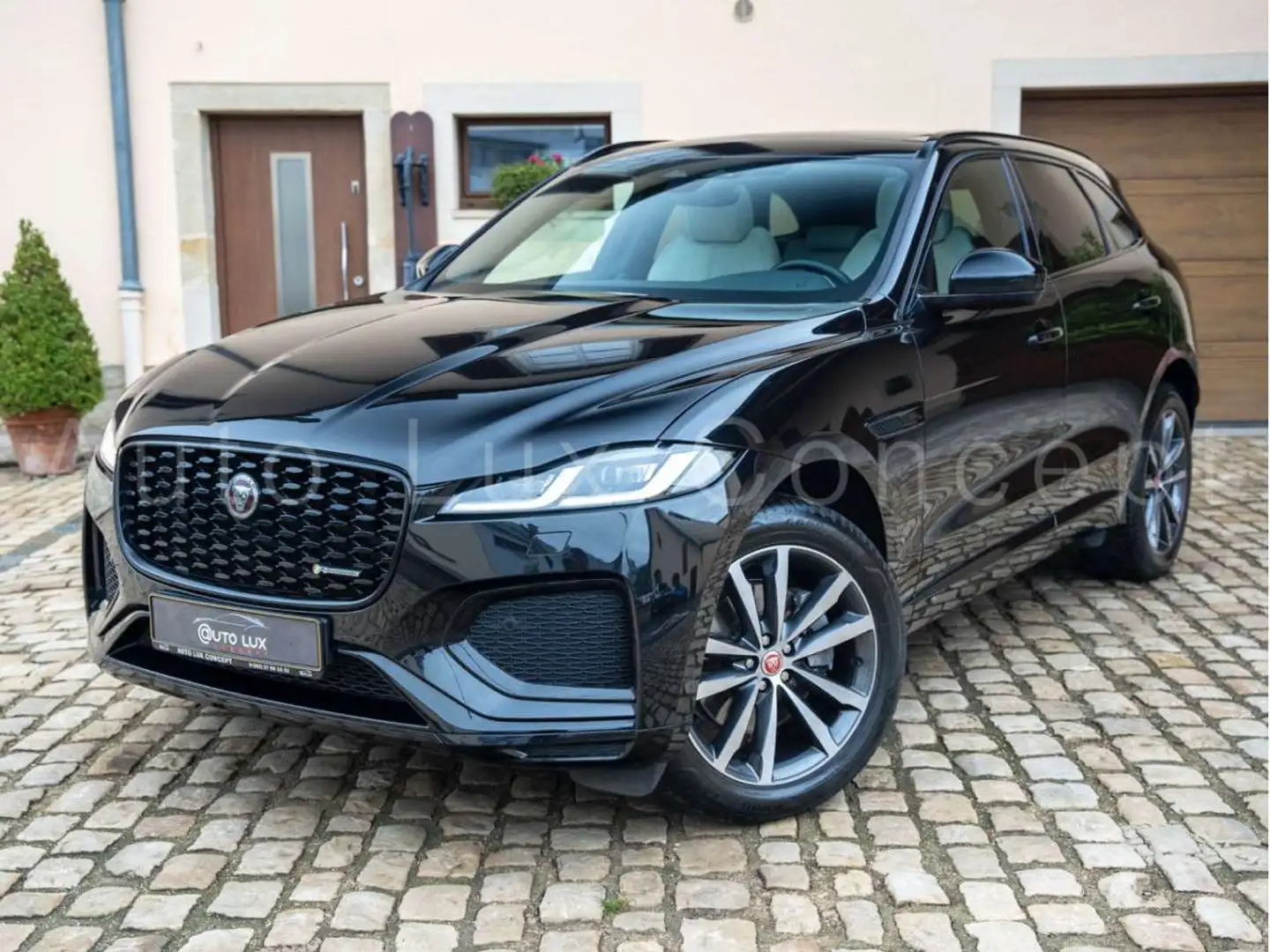 Jaguar F-Pace P250 AWD R-Dynamic SE/Kamera/Keyless/CarPlay Noir - 1