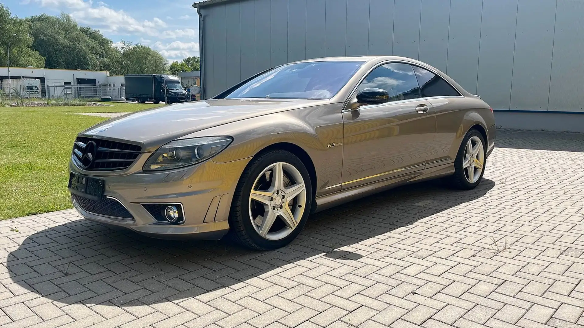Mercedes-Benz CL 63 AMG Coupe Beige - 1