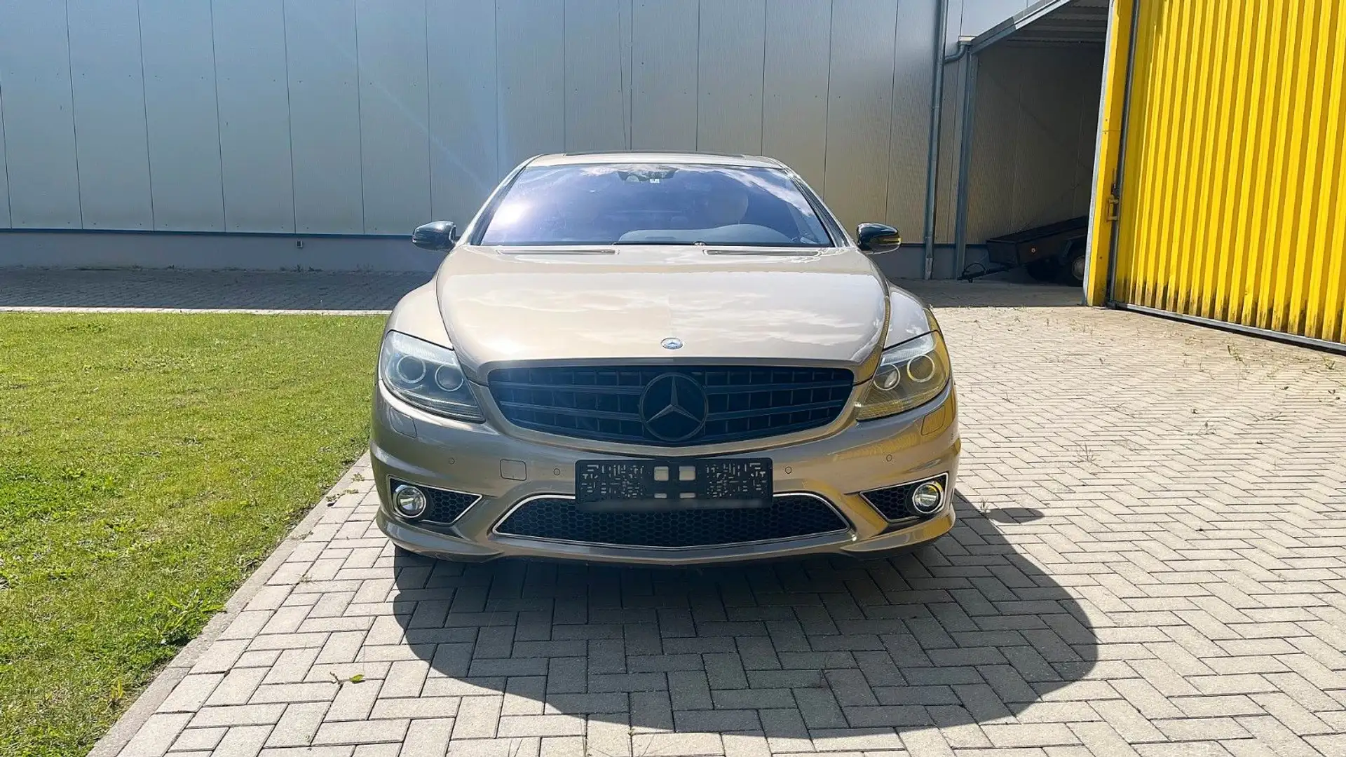 Mercedes-Benz CL 63 AMG Coupe Beige - 2