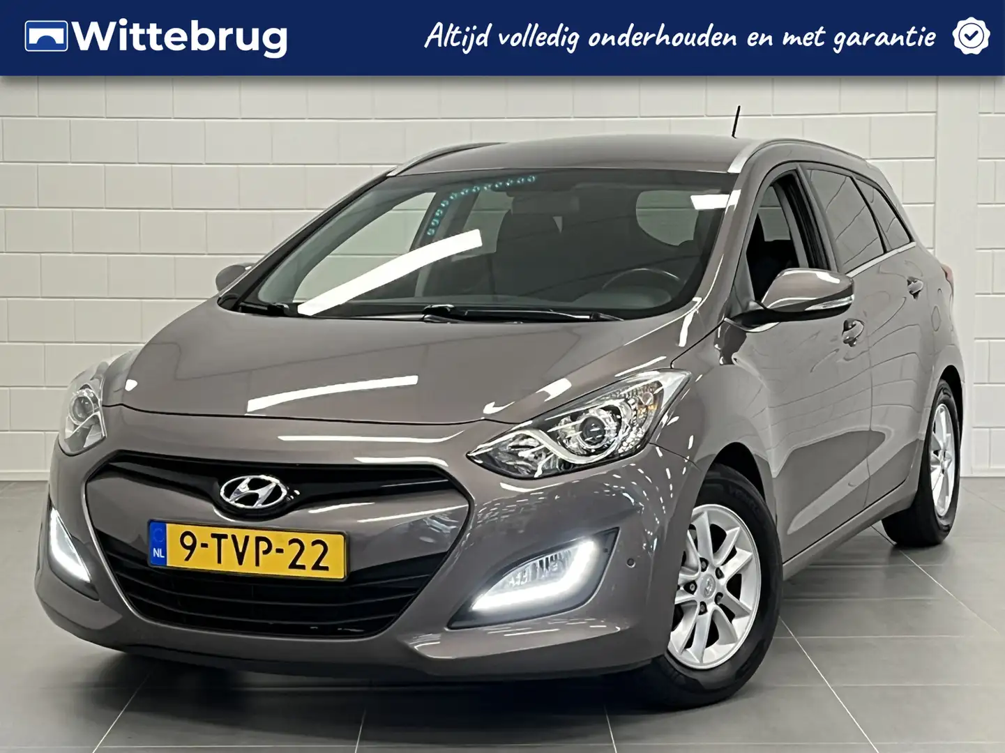 Hyundai i30 Wagon 1.6 GDI Business Edition NAVIGATIE | PARKEER Bruin - 1