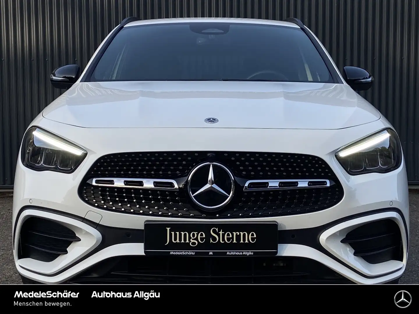 Mercedes-Benz GLA 200 GLA 200 AMG Night AHK Led Kam Keyless LenkHz Amb Weiß - 2
