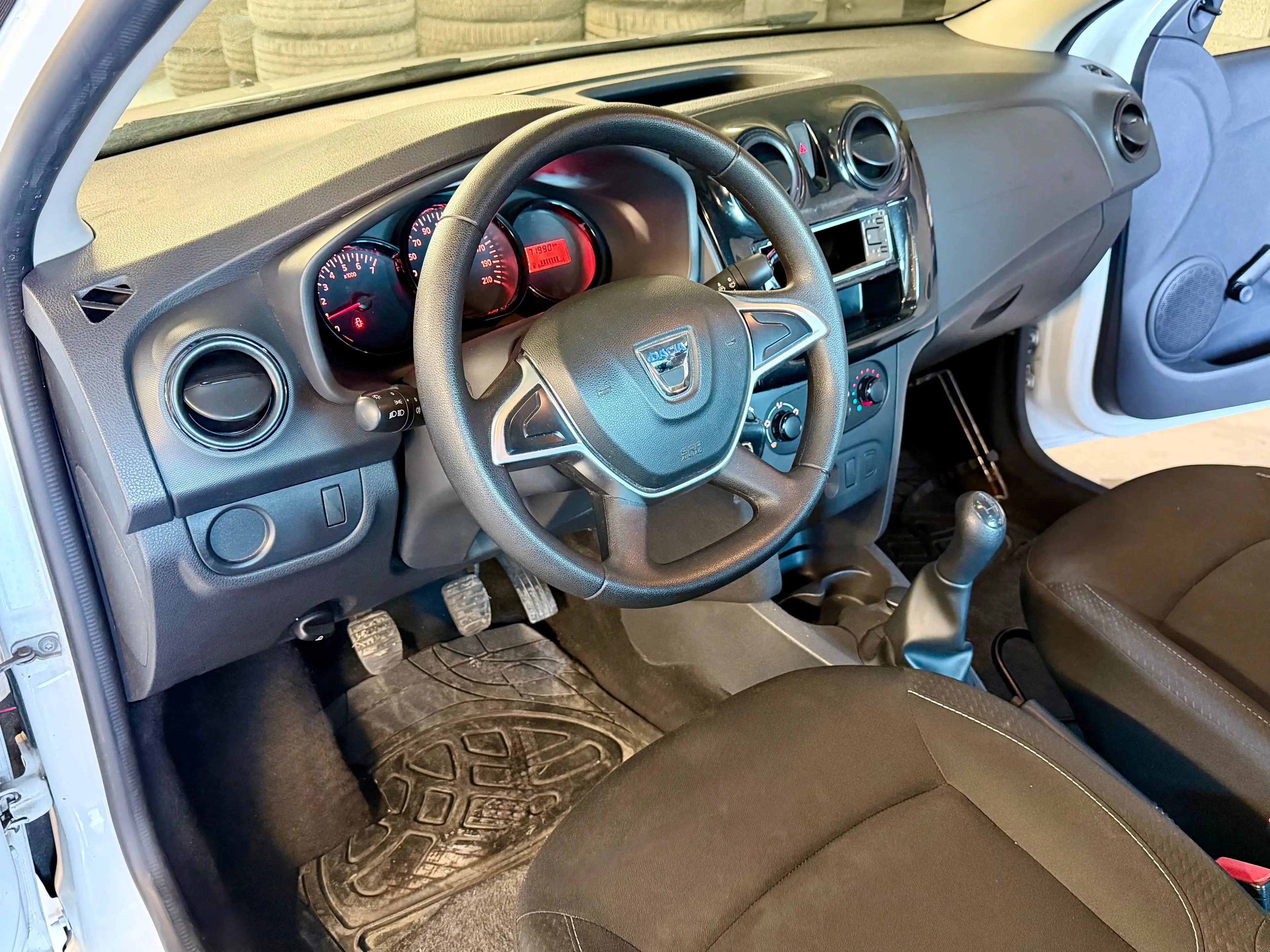 Dacia Logan 70.000 kms • 2017 • 1.0 73CV • Essence — photo 7