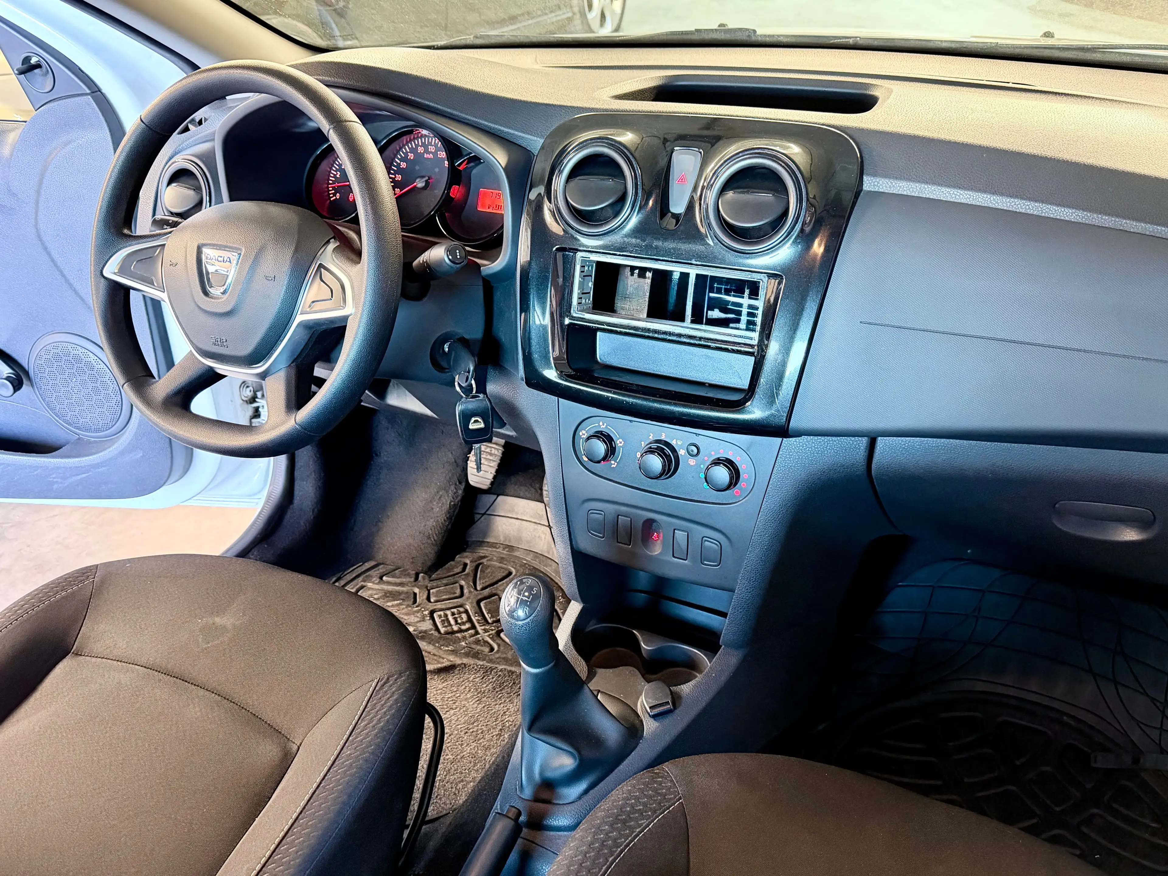 Dacia Logan 70.000 kms • 2017 • 1.0 73CV • Essence — photo 8