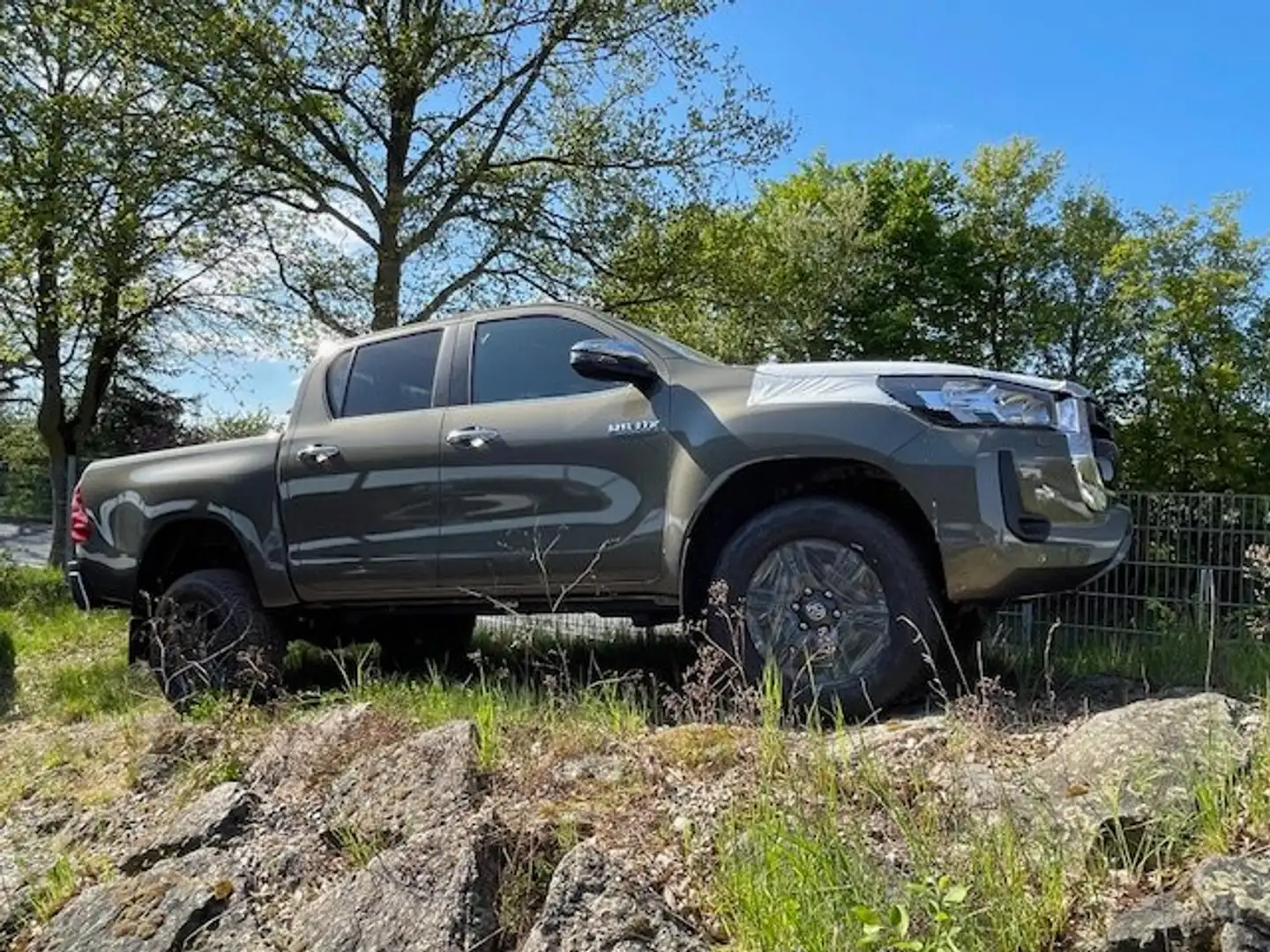 Toyota Hilux 4x4 Double Cab MHEV Autm. Comfort Bronze - 1