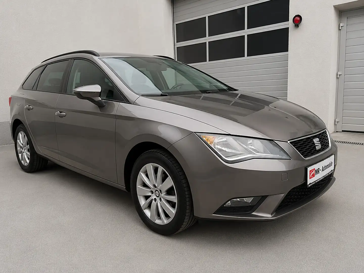 SEAT Leon ST Reference 1,2 TSI Braun - 1