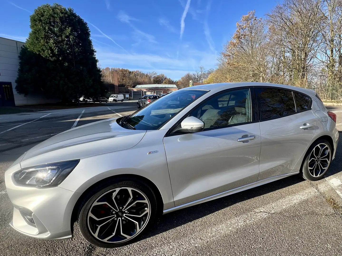 Ford Focus Focus 1.5 EcoBoost Start-Stopp-System Aut. ST-Line Zilver - 1