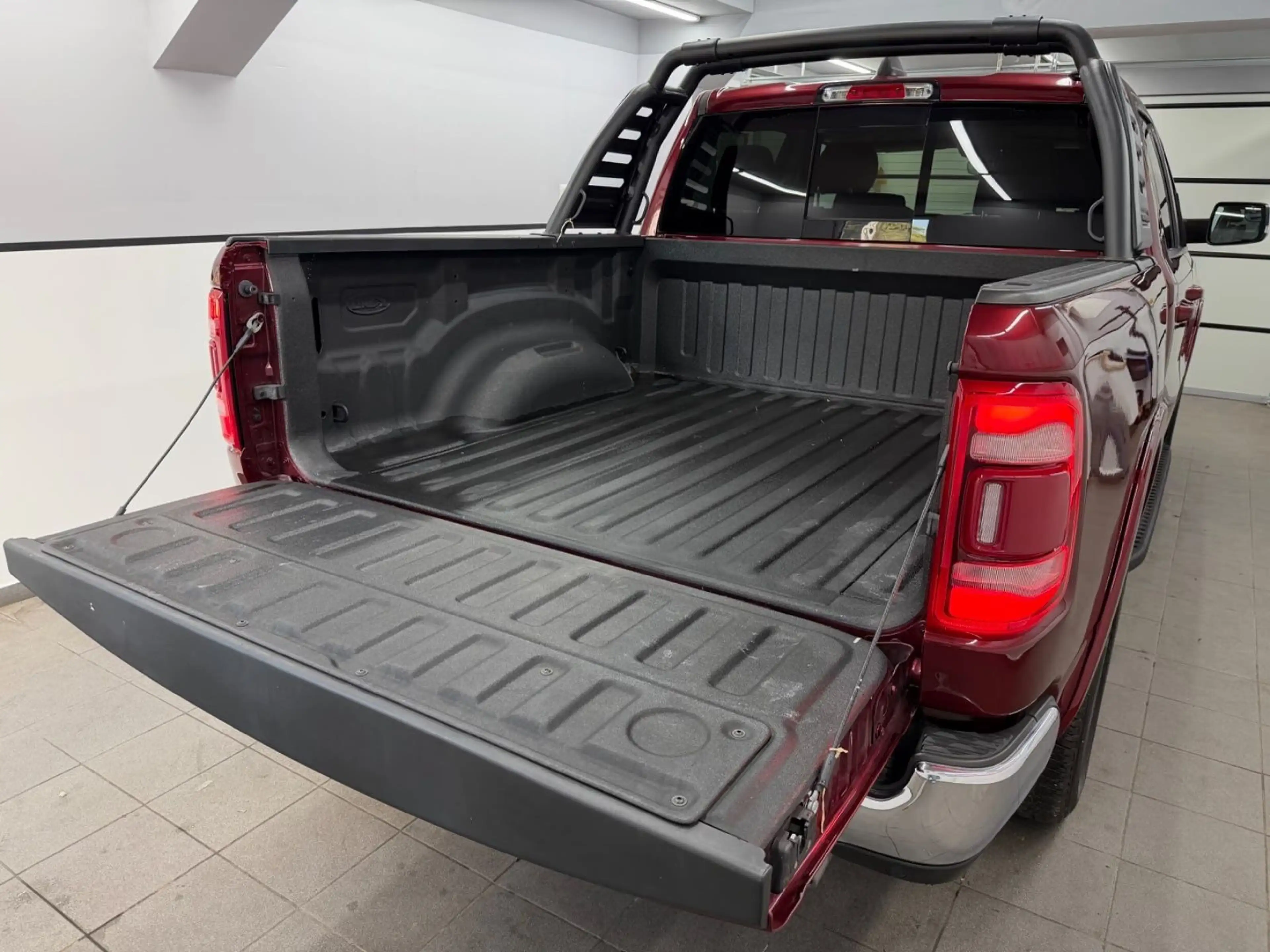 Dodge RAM 1500 HEMI 5.7 V8 eTorque 4x4 LARAMIE*Memo*SB — photo 9
