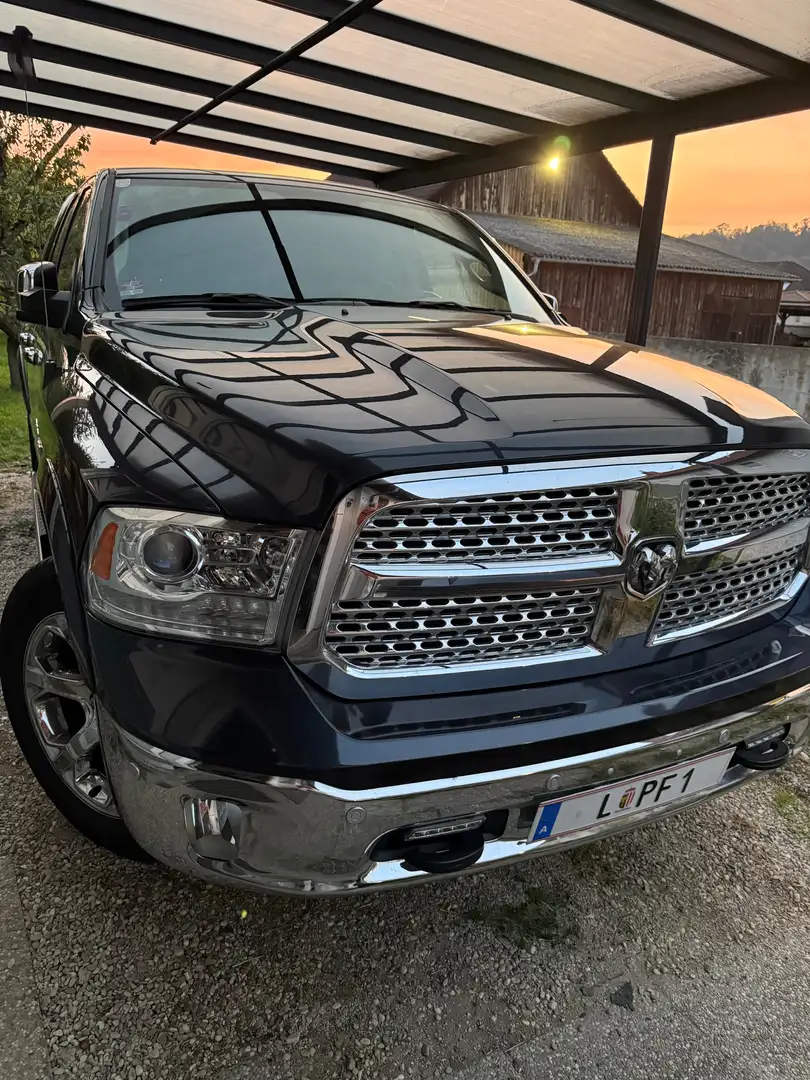 Dodge RAM 1500 Quad Cab Larami Blau - 1