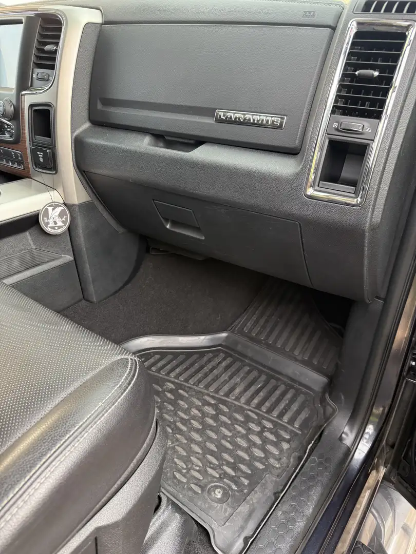 Dodge RAM 1500 Quad Cab Larami Blau - 2