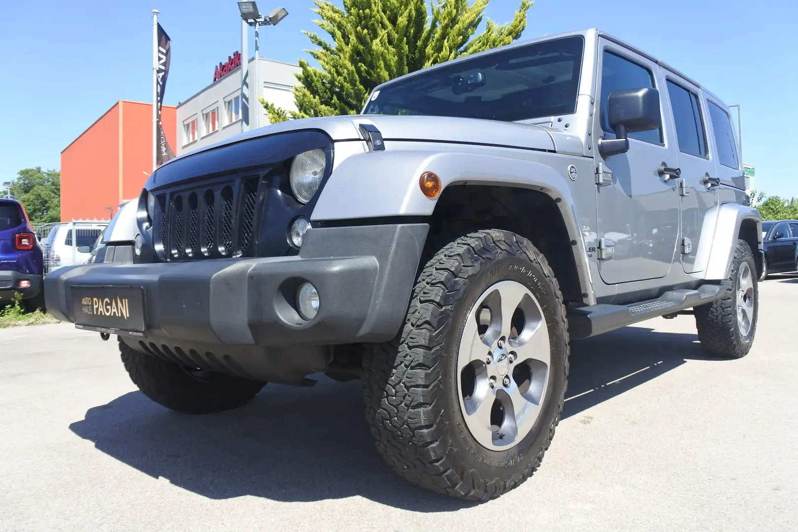 Jeep Wrangler Unlimited Sahara 2,2 CRDi Aut./LEDER/NUR109TKM Silber - 1