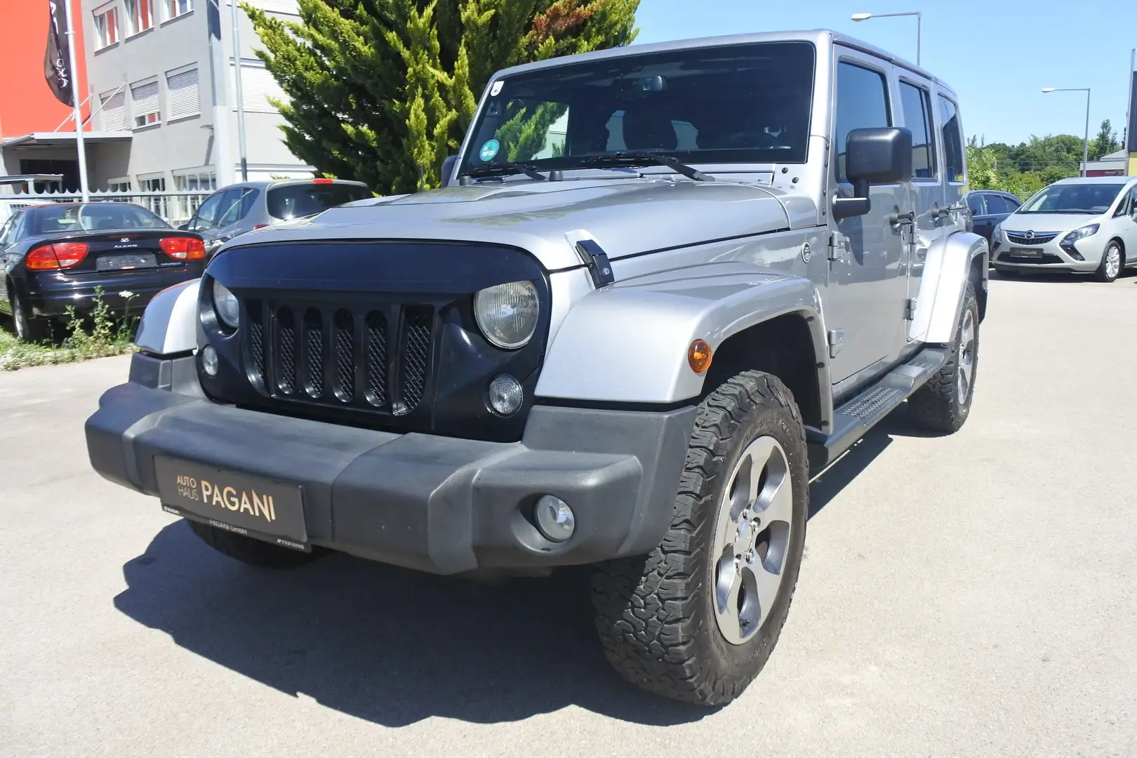 Jeep Wrangler Unlimited Sahara 2,2 CRDi Aut./LEDER/NUR109TKM Silber - 2