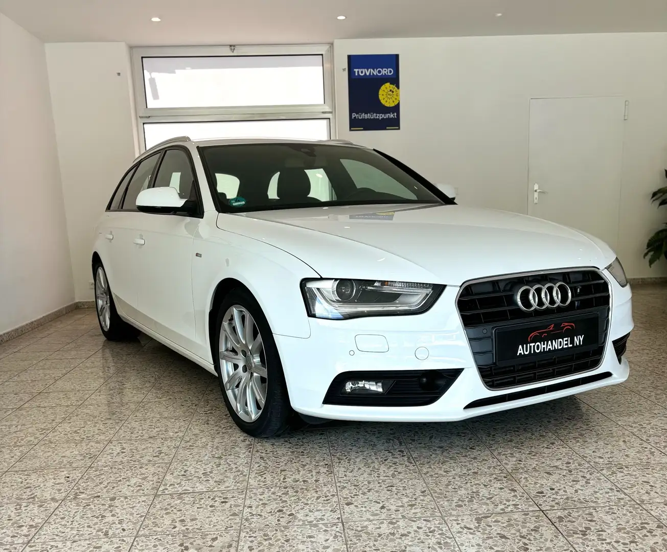 Audi A4 Audi 3.0 TDI S line plus, Autom, AHK, Xenon, Alcan Weiß - 2