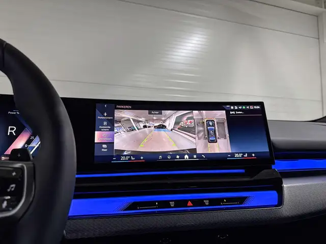 BMW 5 Series view 14