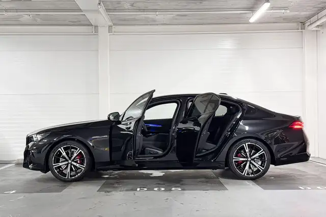 BMW 5 Series view 3