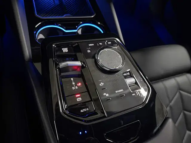 BMW 5 Series view 15