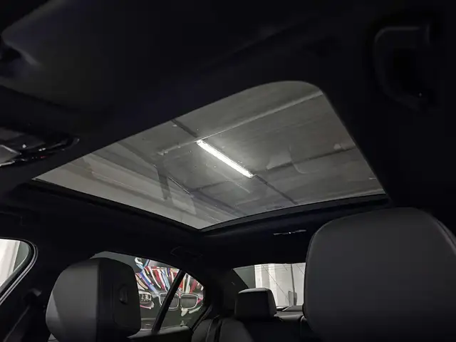 BMW 5 Series view 10