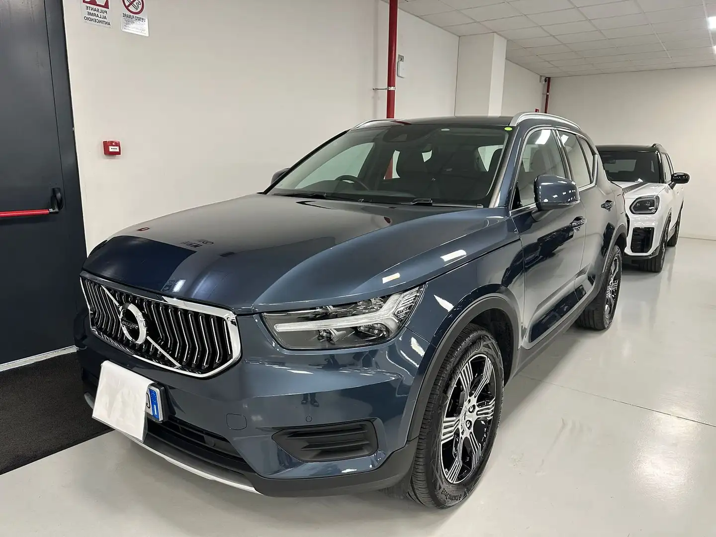 Volvo XC40 1.5 t3 Momentum 163cv auto my21 Blu/Azzurro - 1