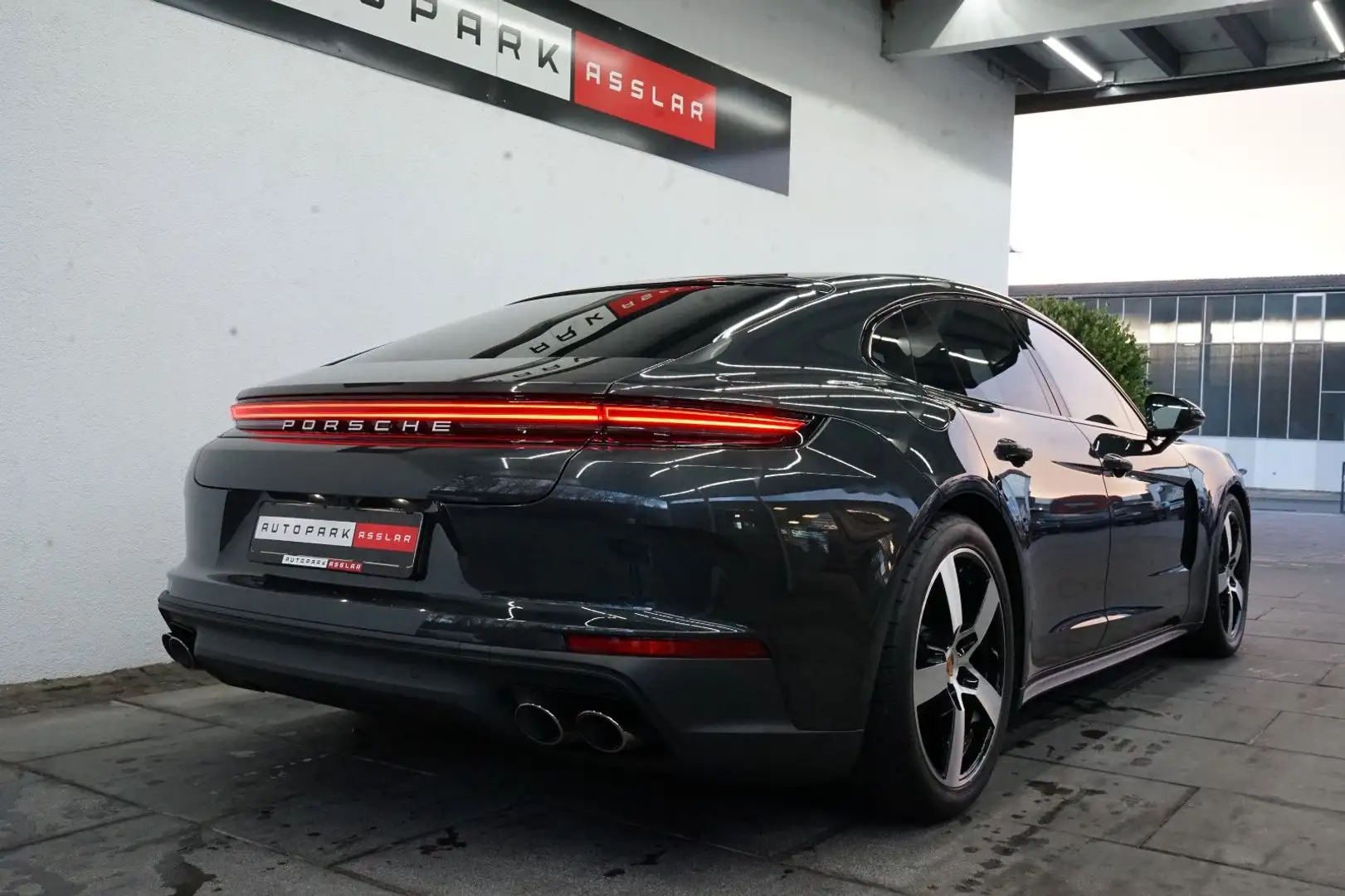 Porsche Panamera 4 MY2025/LUFT/PANO/BOSE/SitzKlima/14W Grau - 2