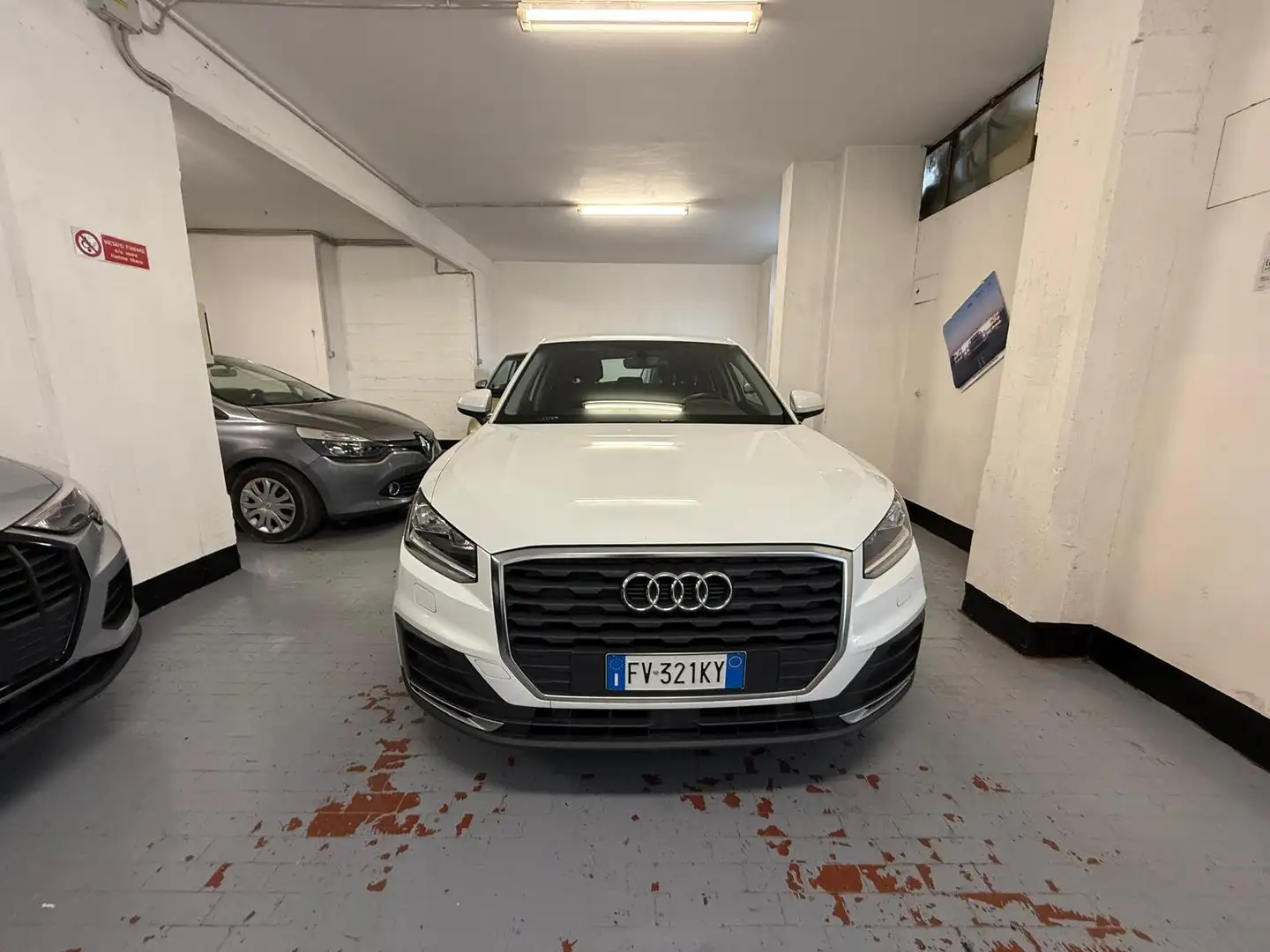Audi Q2 30 1.6 tdi Business Design Weiß - 2