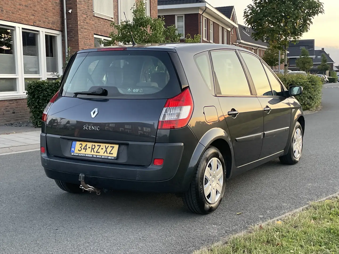 Renault Scenic 1.6-16V Dynam.Luxe Grijs - 2