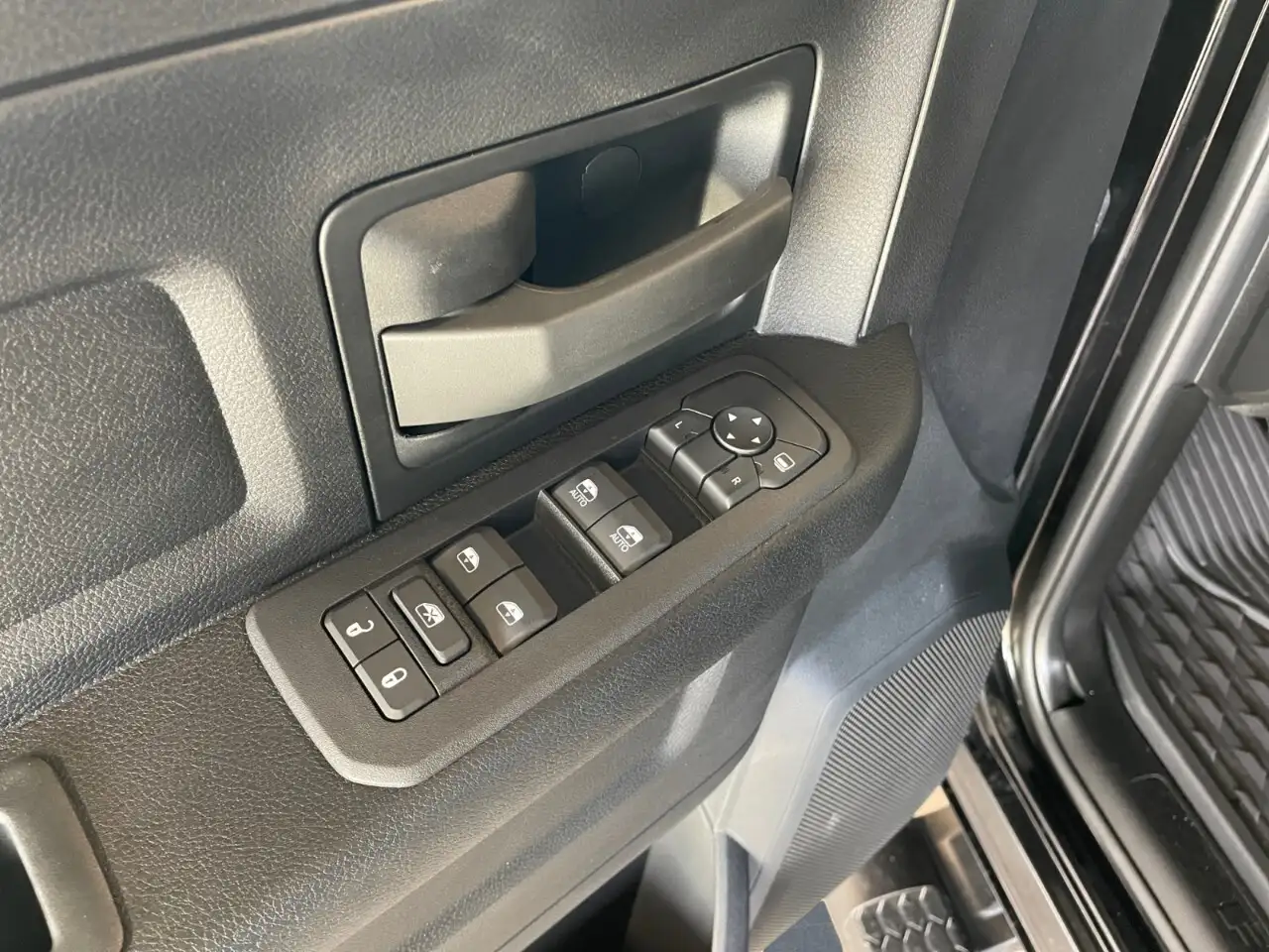 RAM 2500 снимка RAM 2500