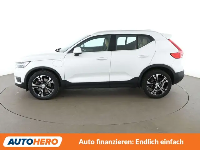 Volvo XC40 view 3