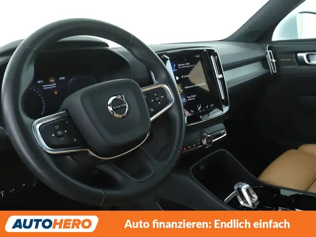 Volvo XC40 view 11