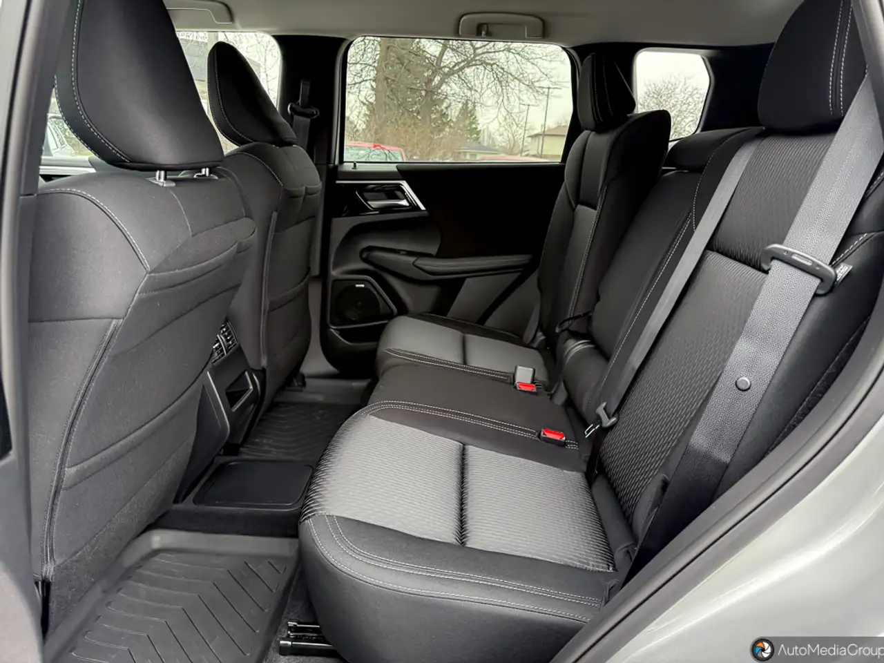 Mitsubishi Outlander снимка Mitsubishi Outlander