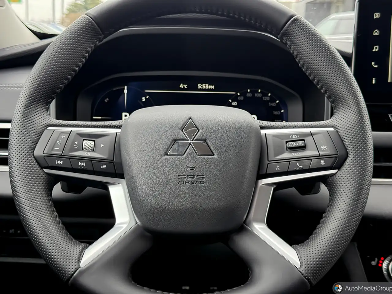 Mitsubishi Outlander снимка Mitsubishi Outlander