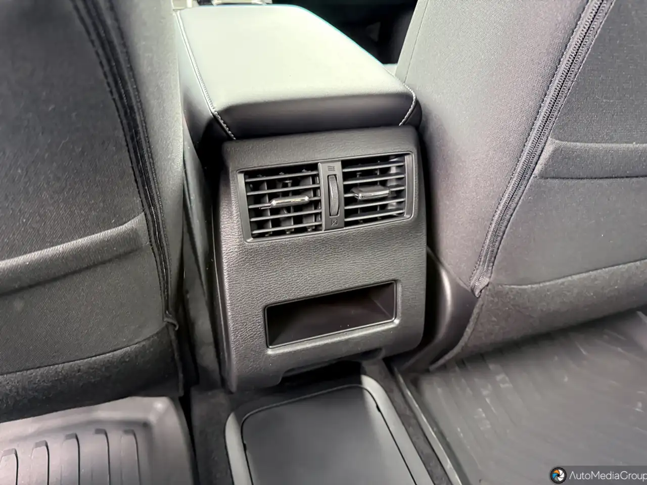 Mitsubishi Outlander снимка Mitsubishi Outlander