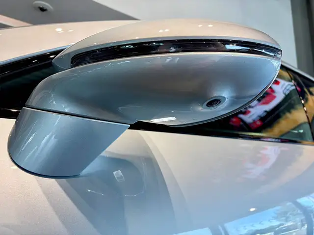 Porsche Macan view 7