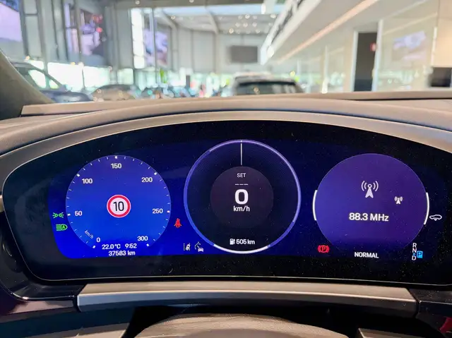 Porsche Macan view 15