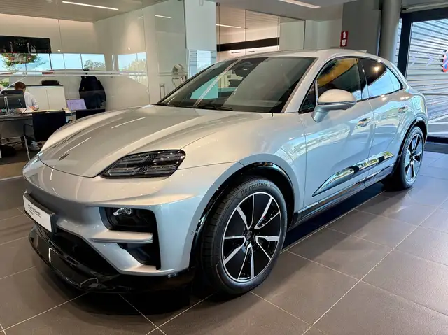 2024 Porsche Macan in Silver for sale