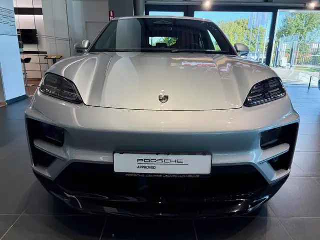 Porsche Macan view 2
