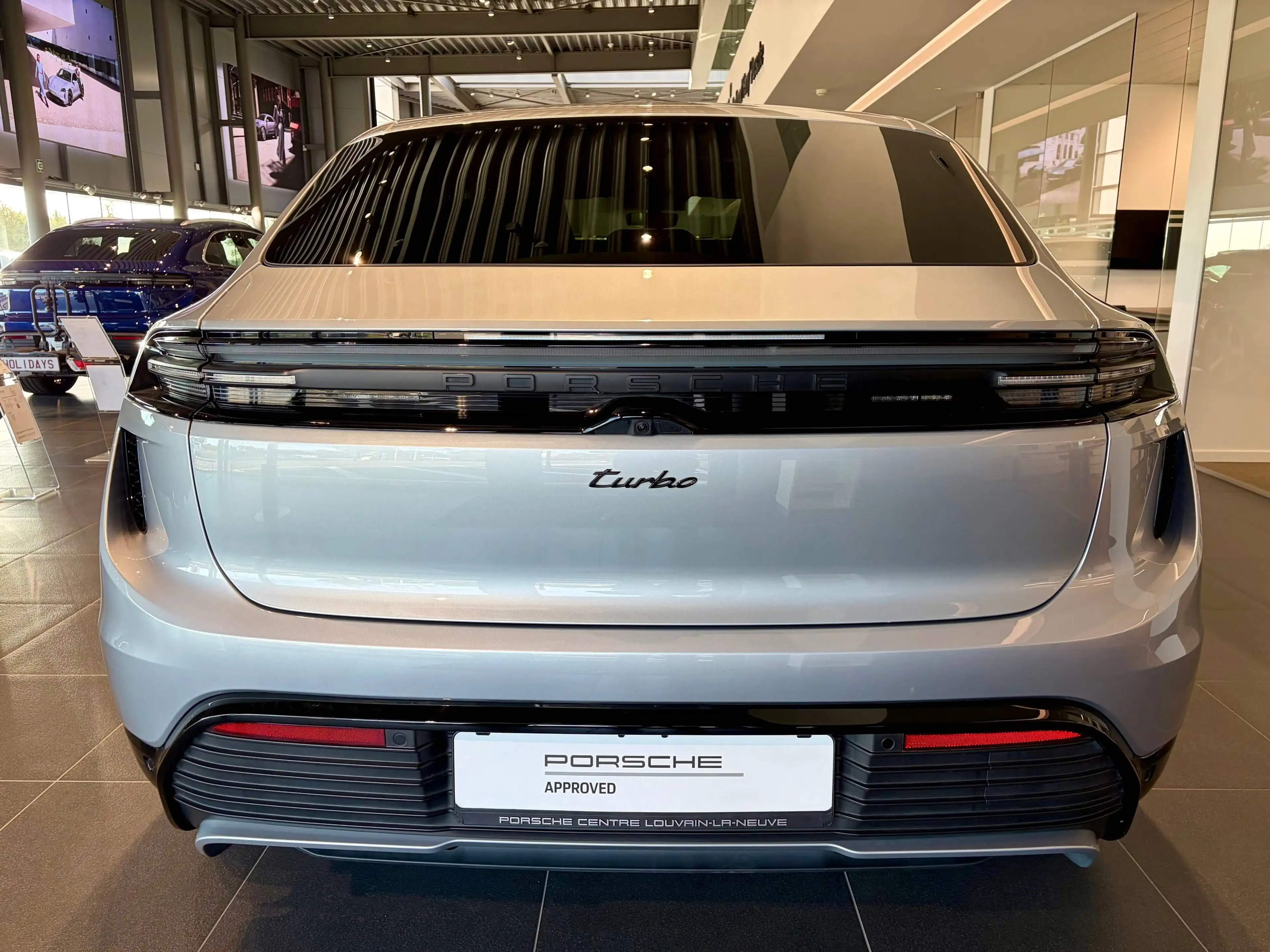 Porsche Macan e-Macan 100 kWh Turbo — photo 3