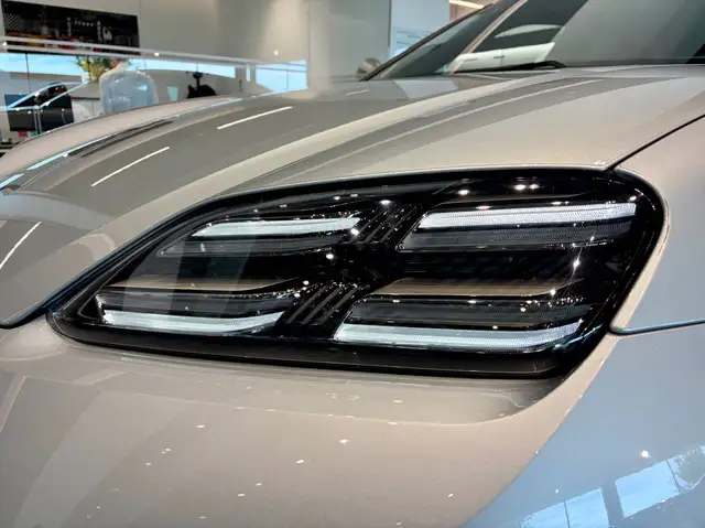 Porsche Macan view 8
