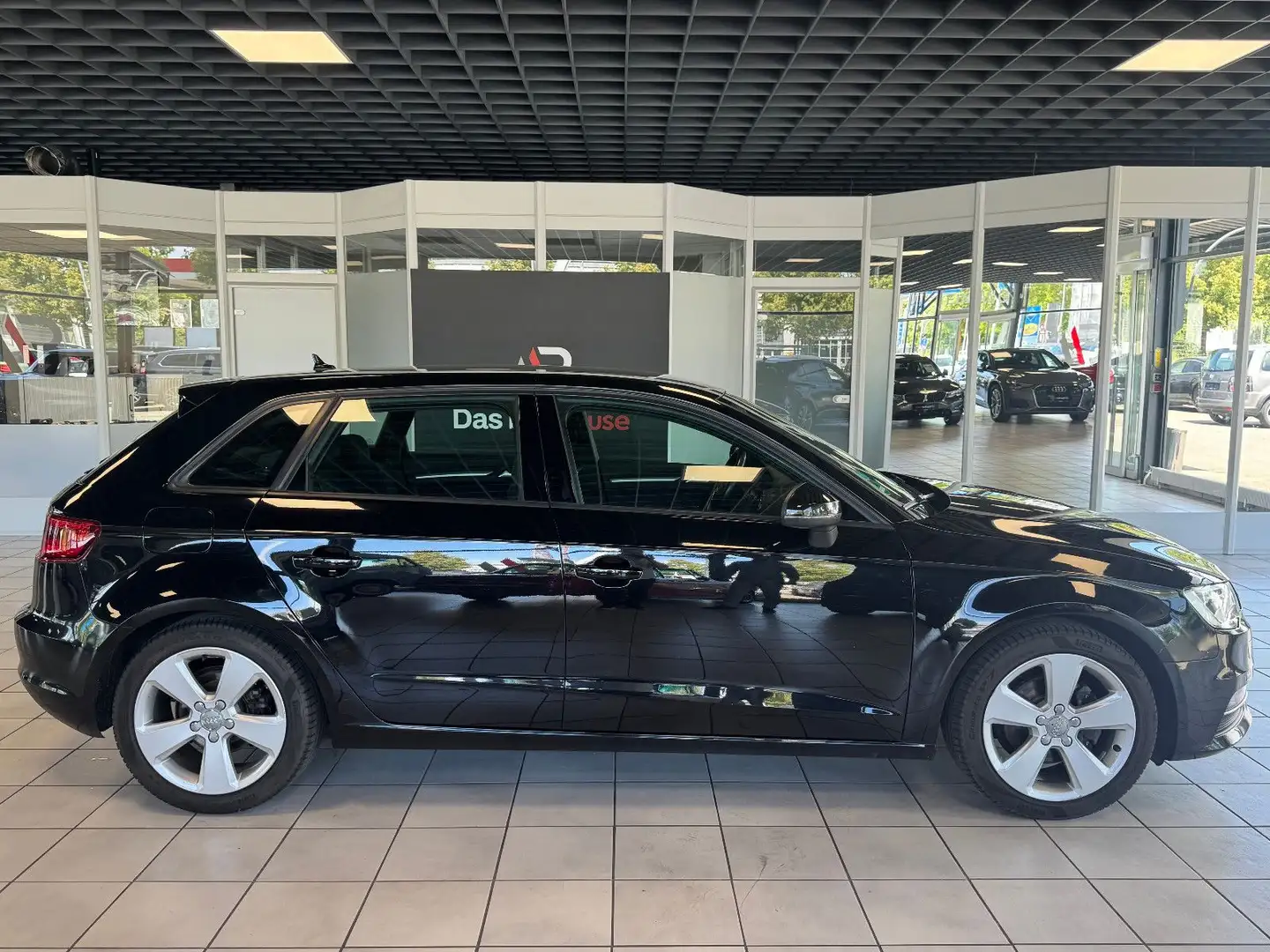Audi A3 1.4 TFSI Sportback ambition · Automatik · Schwarz - 2