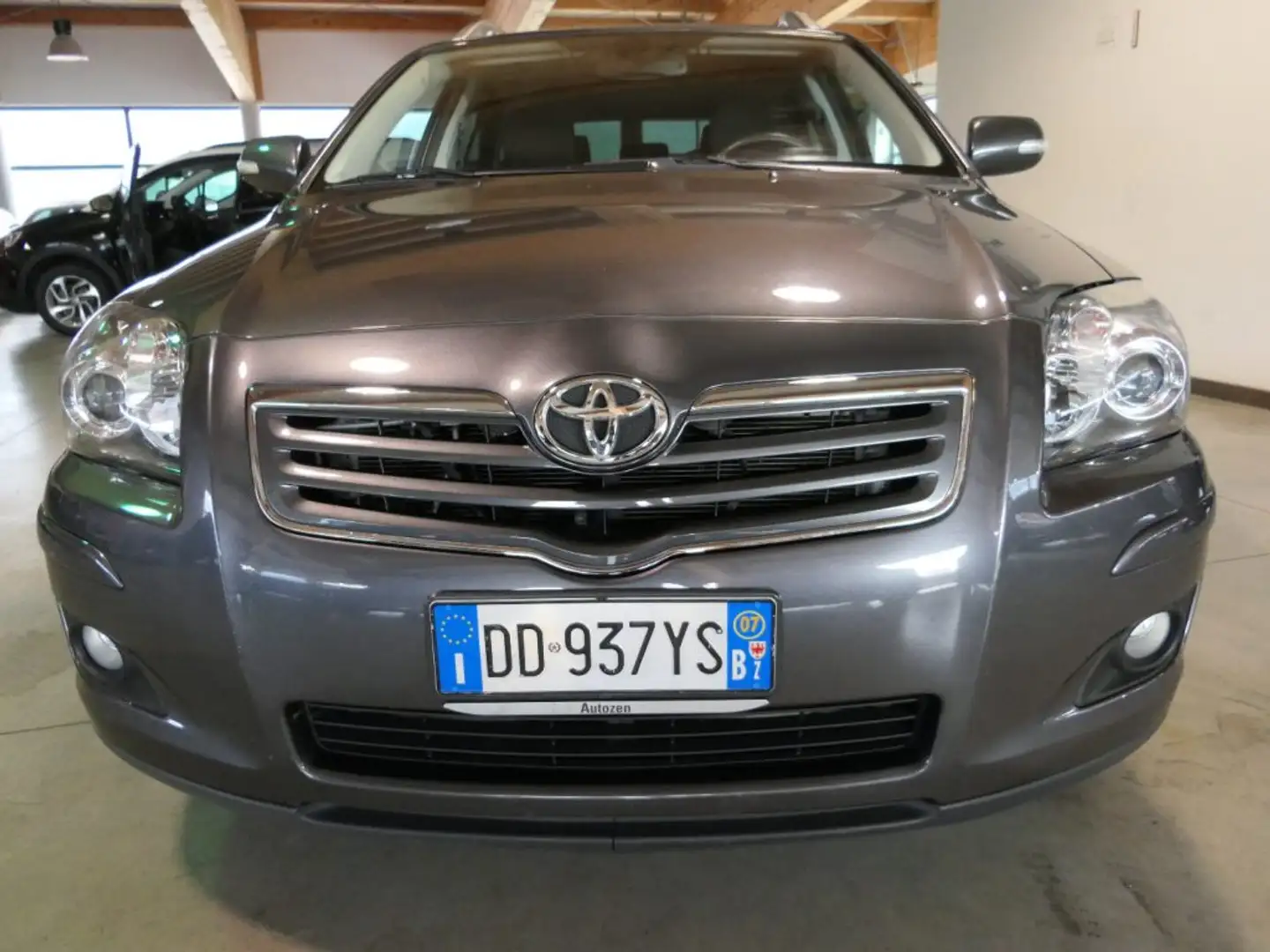 Toyota Avensis 2.0 D-4D 16V Station Wagon Grigio - 2