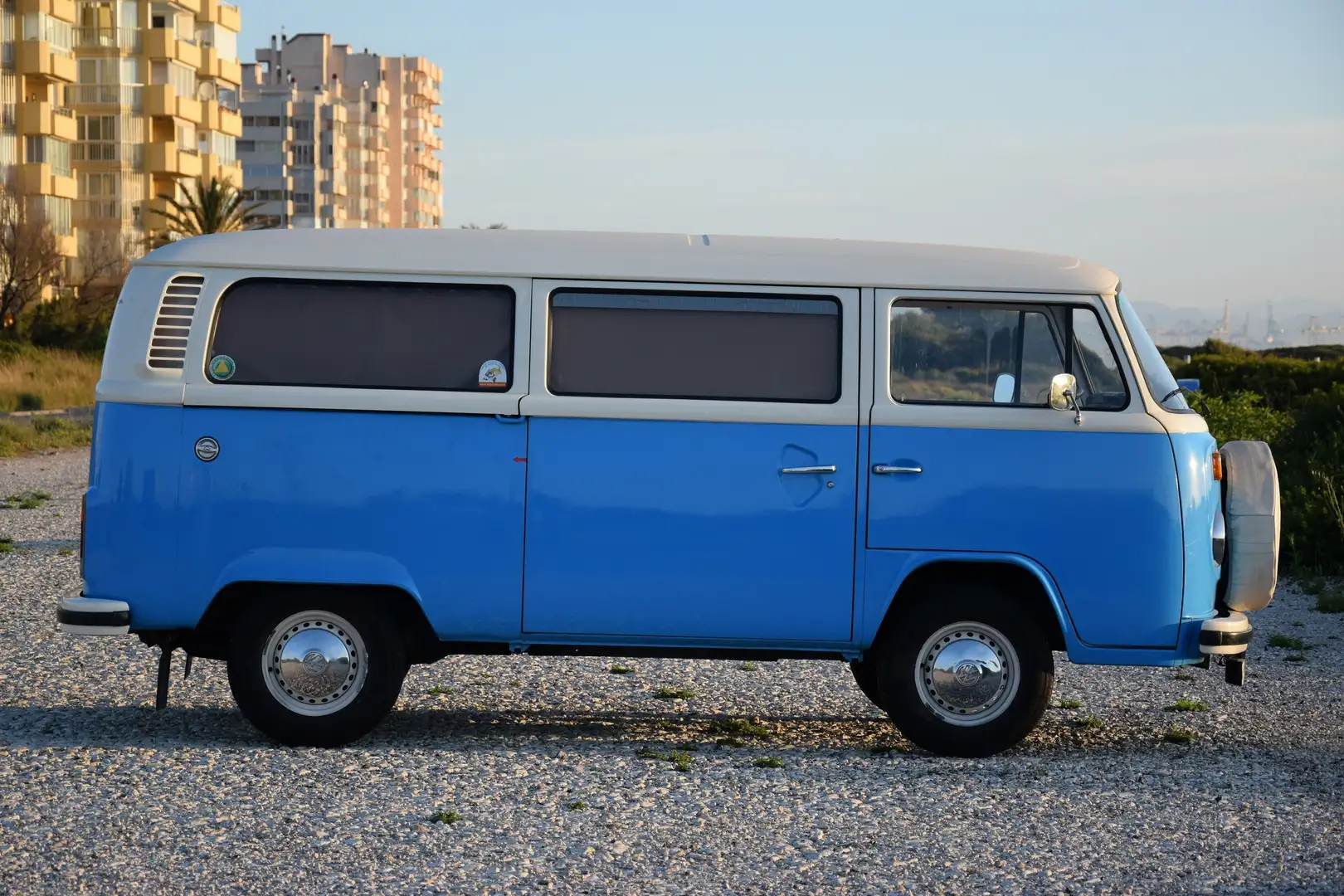 Volkswagen T2 Combi - 2