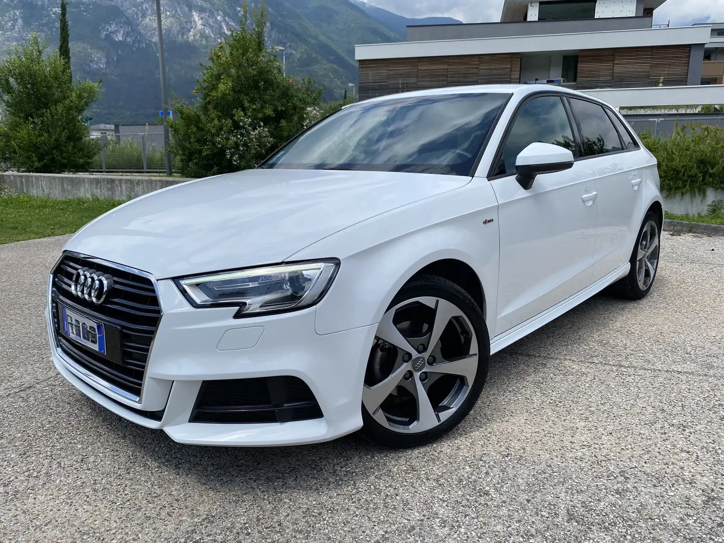 Audi A3 Sportback 30 tdi 116cv s-tronic rata di € 247.- Bianco - 1