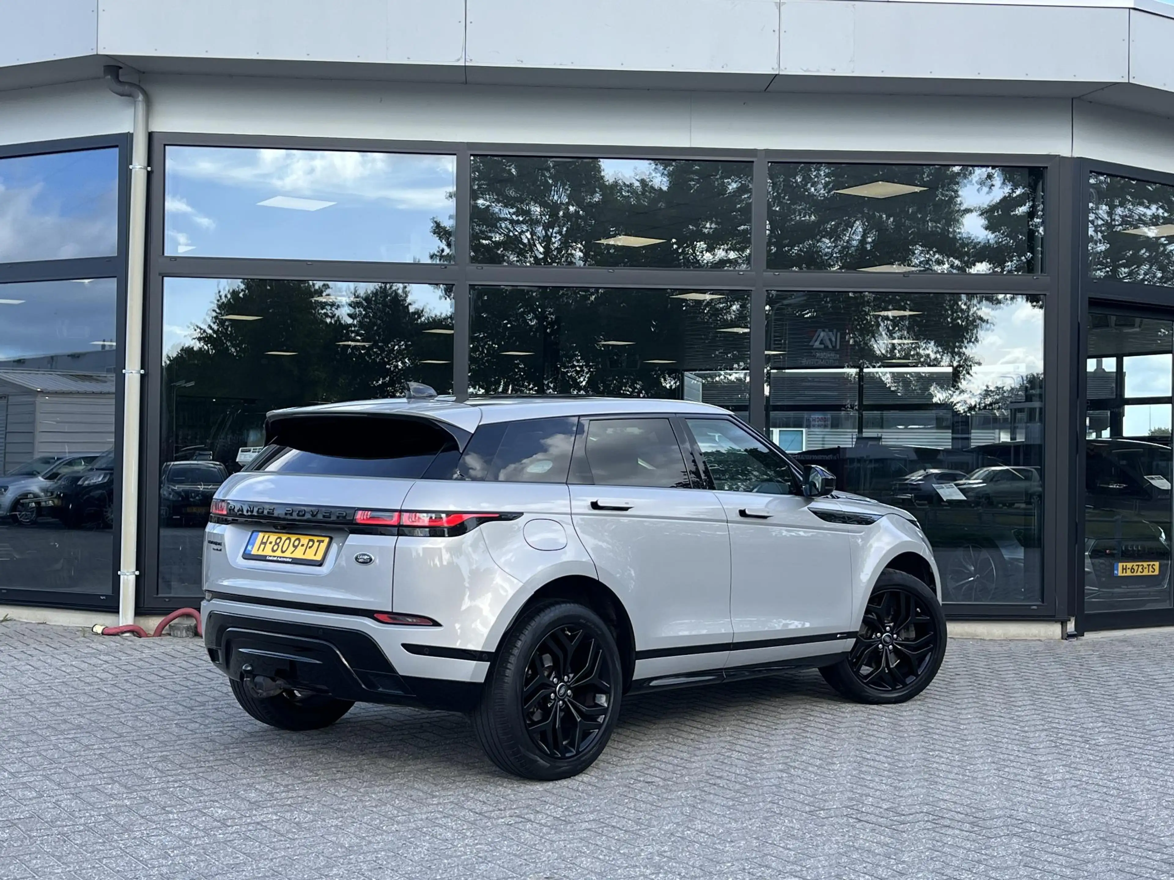 Land Rover Range Rover Evoque 2.0 D150 AWD HSE — photo 3