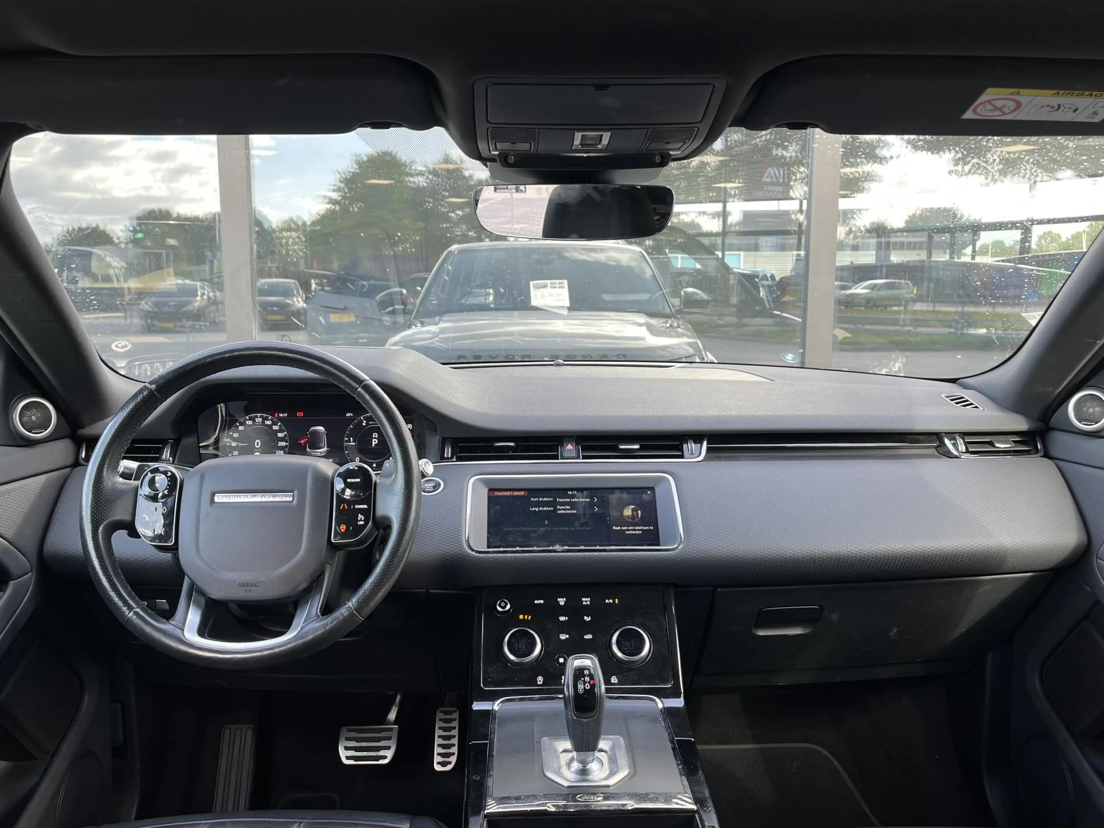 Land Rover Range Rover Evoque 2.0 D150 AWD HSE — photo 2