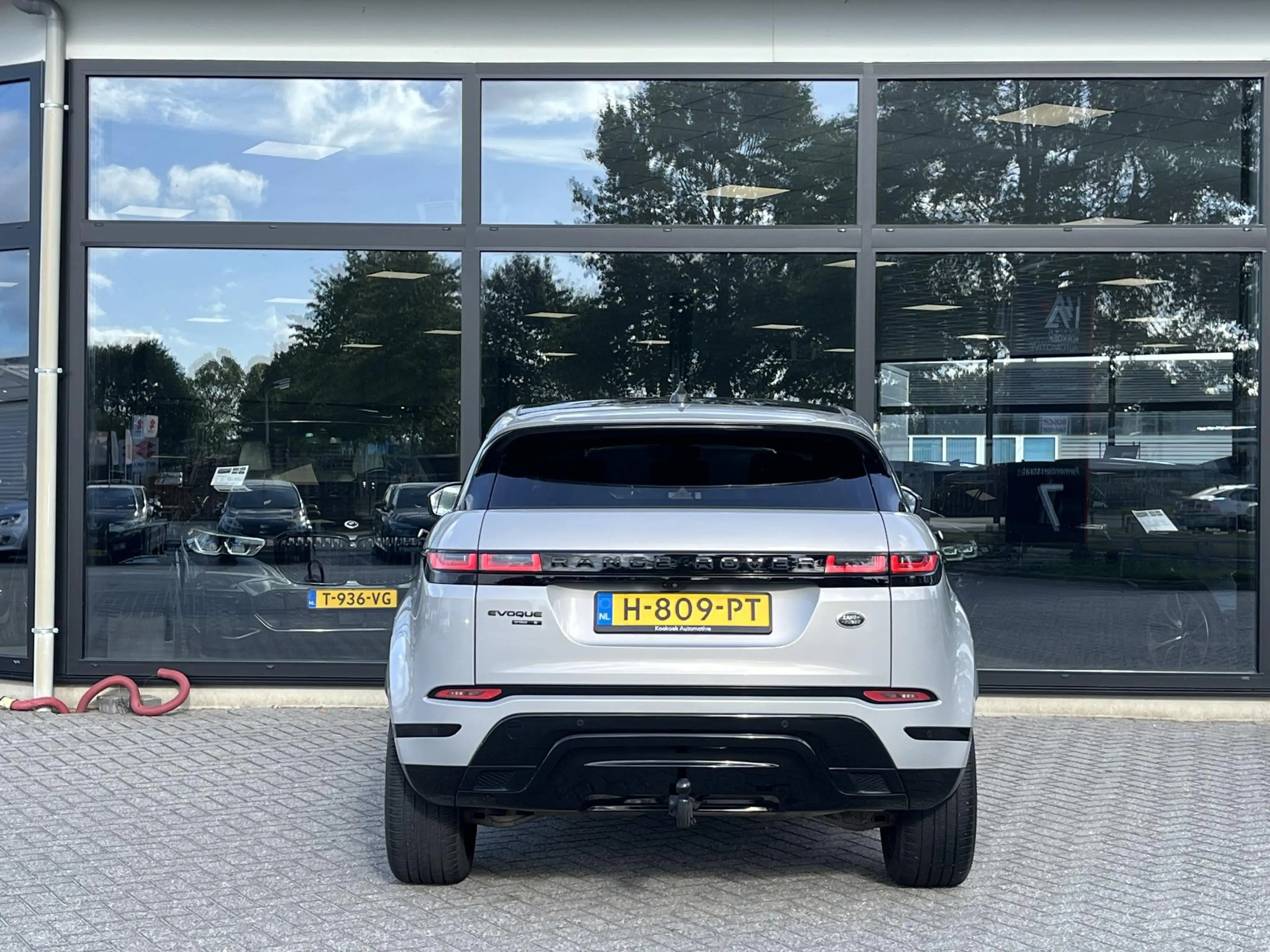 Land Rover Range Rover Evoque 2.0 D150 AWD HSE — photo 8