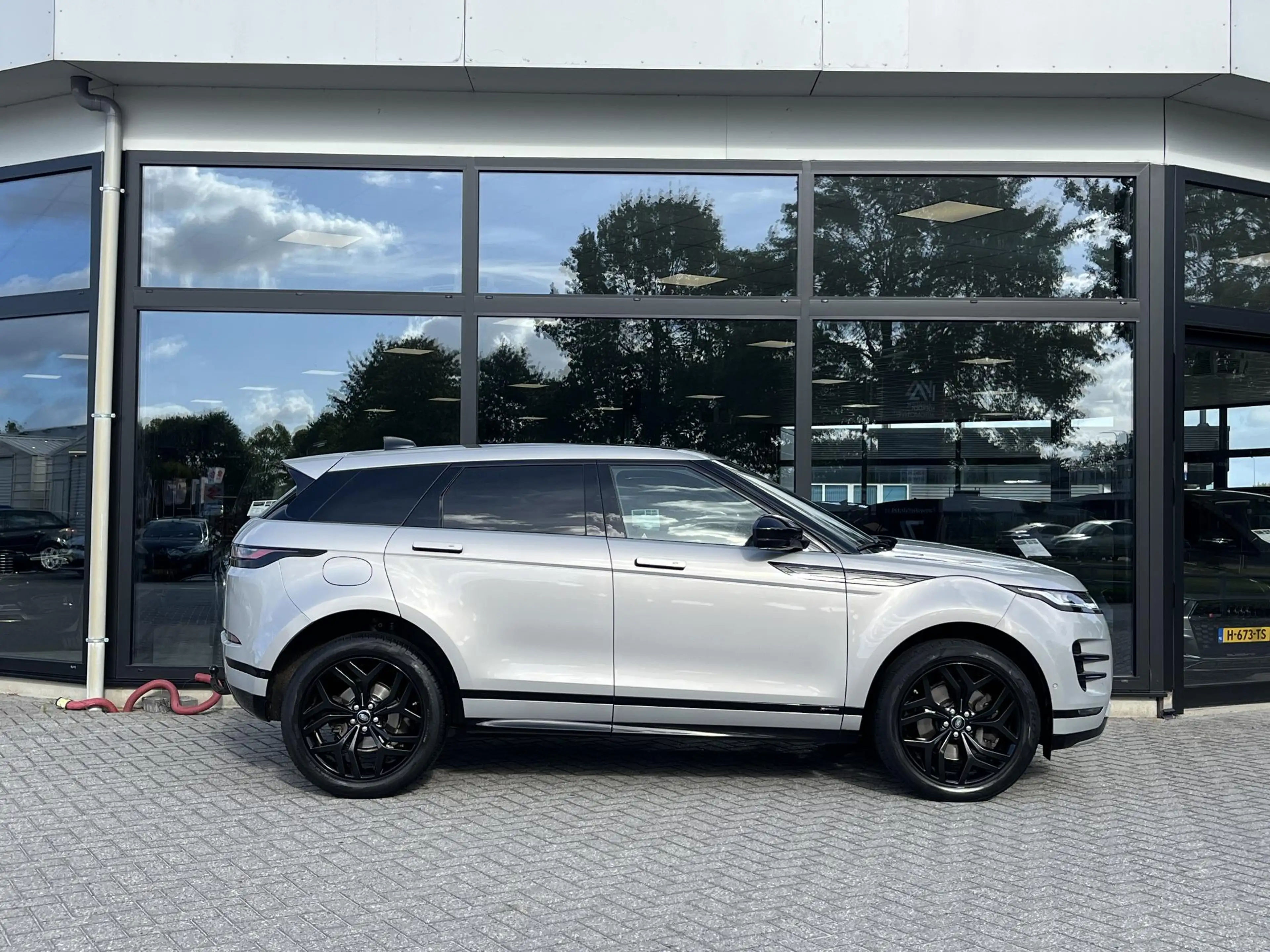 Land Rover Range Rover Evoque 2.0 D150 AWD HSE — photo 6