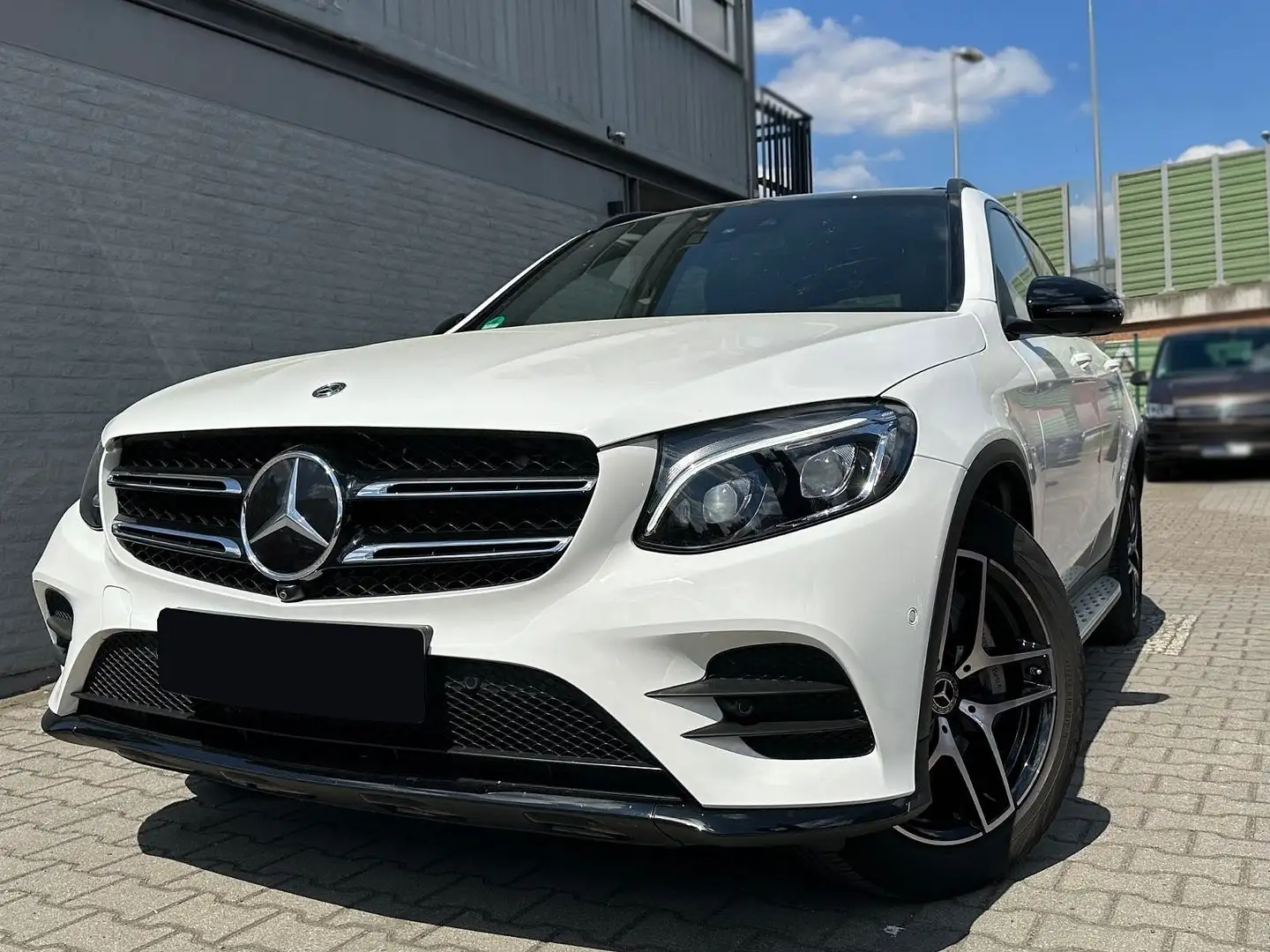 Mercedes-Benz GLC 250 4Matic 9G-TRONIC AMG Line - 1