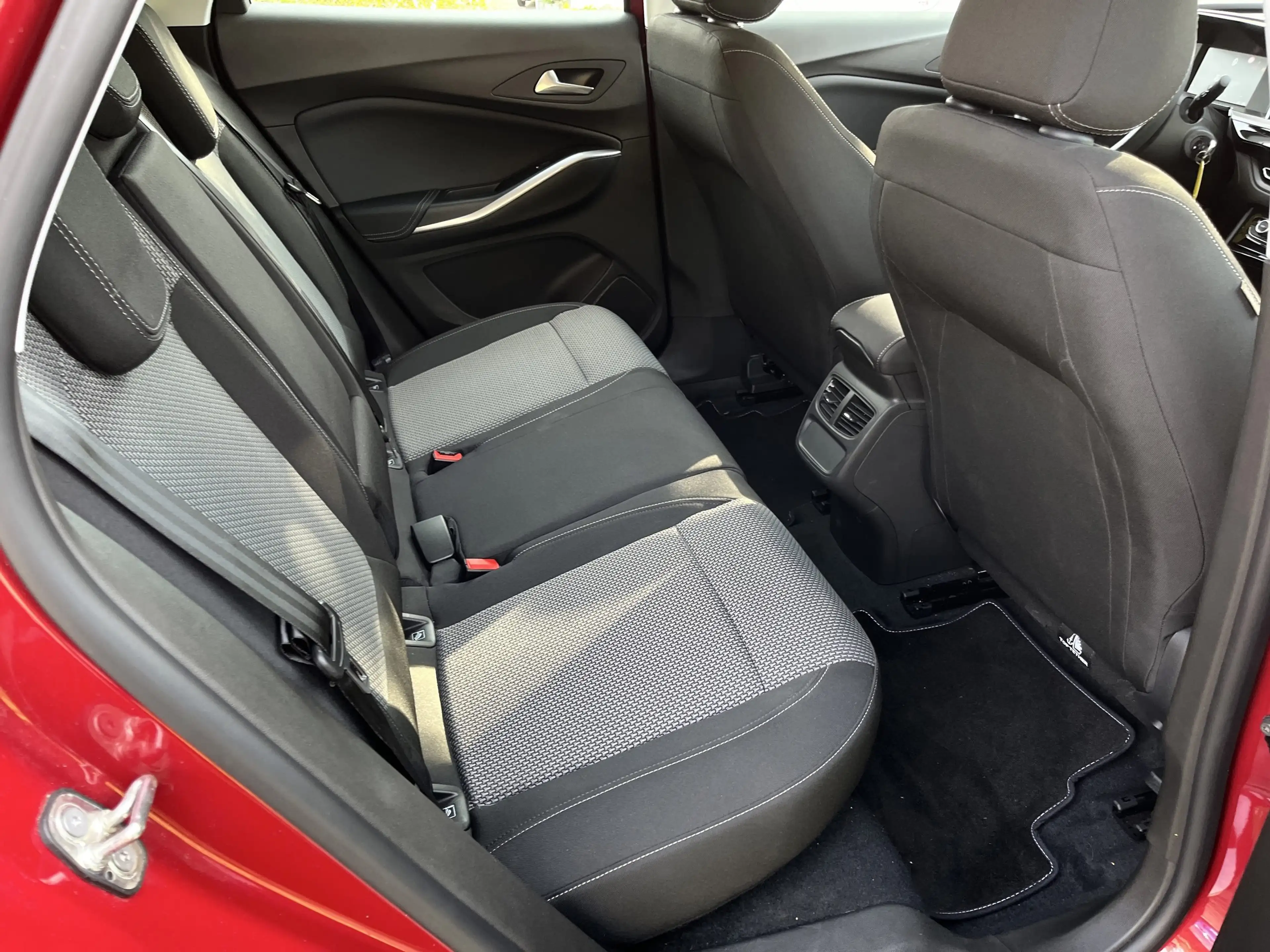 Opel Grandland 1.2 Turbo Enjoy LED+SHZ+2xKlima — photo 10