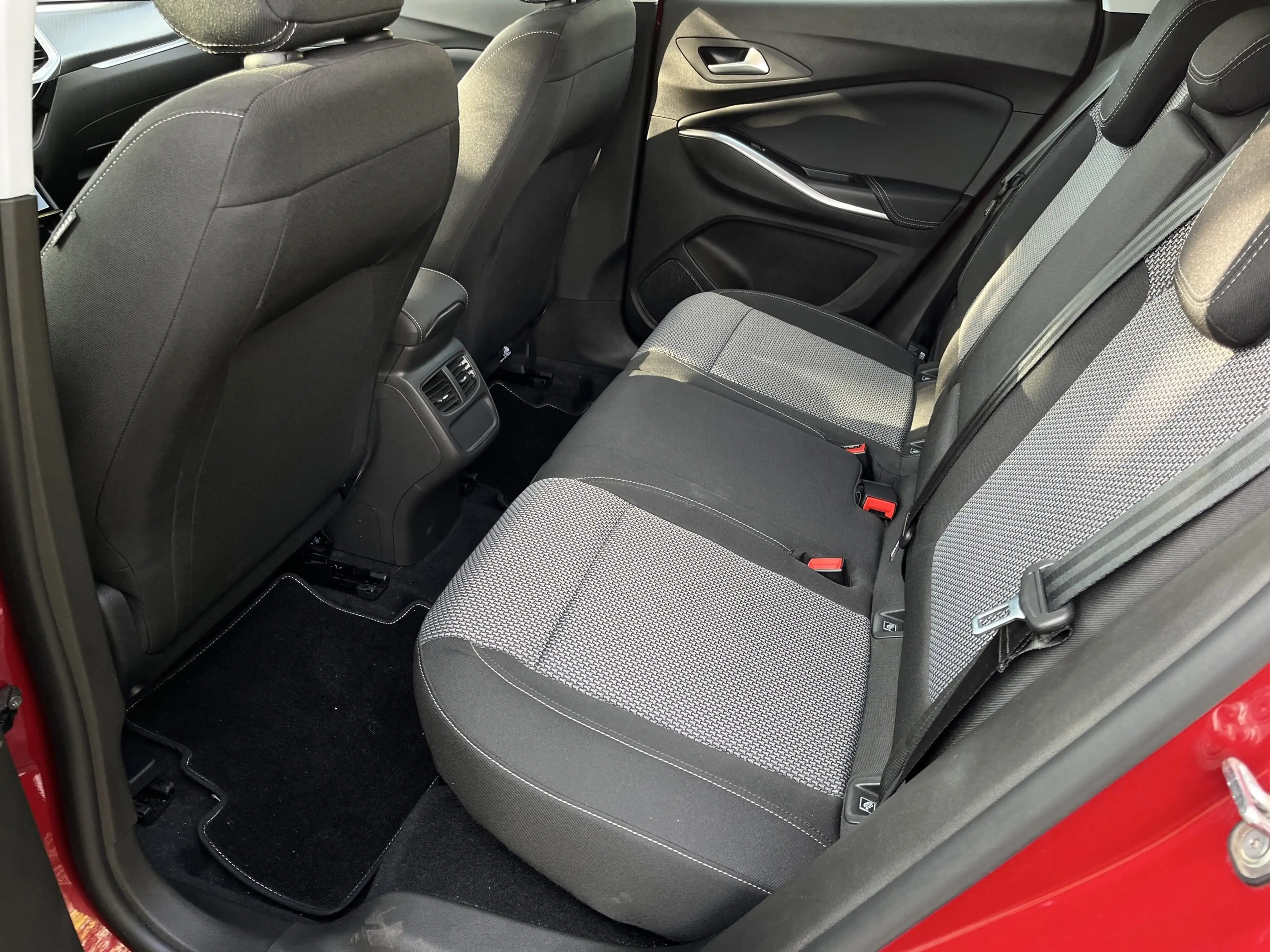 Opel Grandland 1.2 Turbo Enjoy LED+SHZ+2xKlima — photo 12