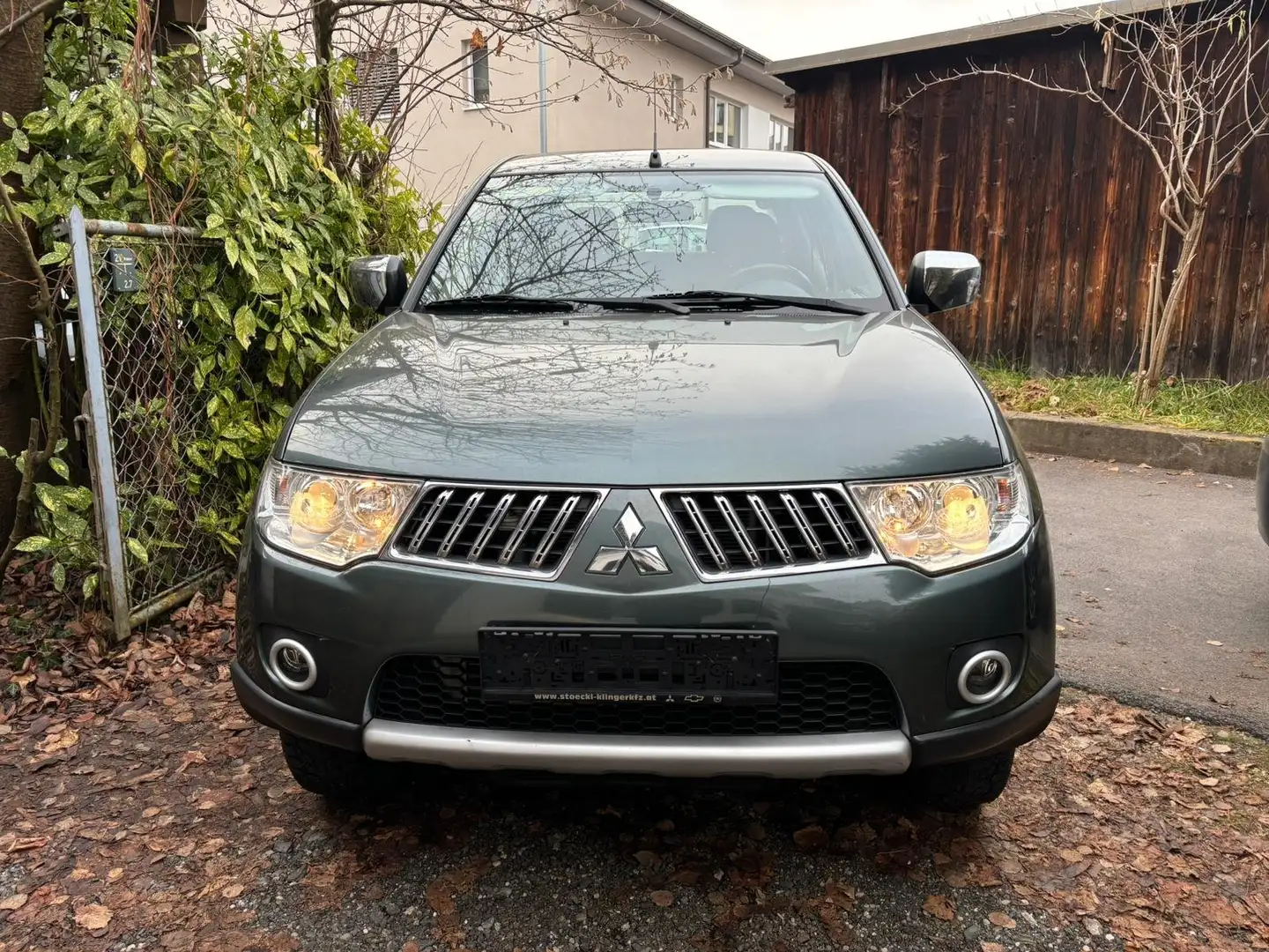 Mitsubishi L200 2.5 Grau - 2