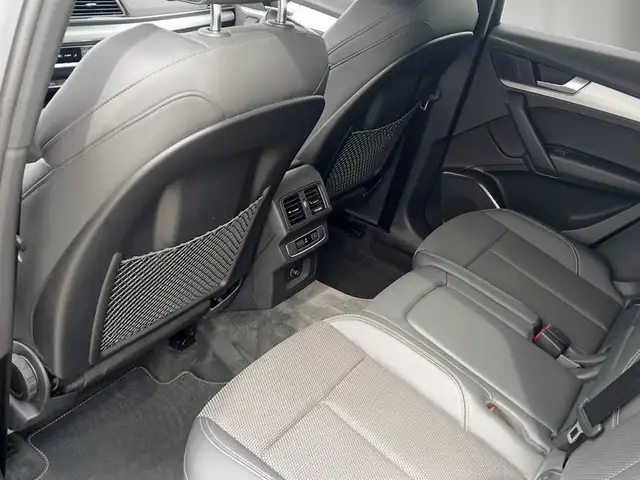 Audi Q5 view 8