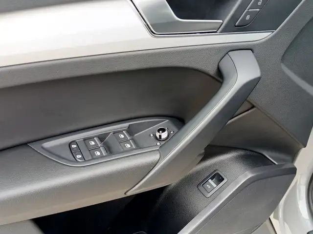 Audi Q5 view 12